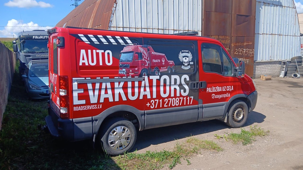 Iveco Daily sarkanais servisa auto