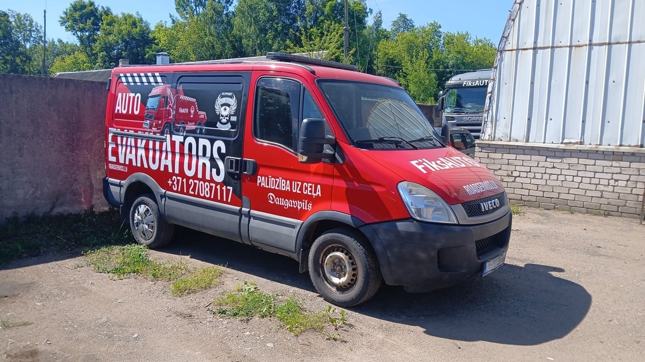 Iveco Daily sarkanais servisa auto